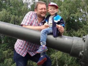 Rutkowski: Artur Guhl planował w Wigilię wywieźć porwanego, 4-letniego syna z Wilna do Gruzji! Jego kompan Sebastian J, zapowiedział, że matka już nigdy nie zobaczy na Święta swojego dziecka