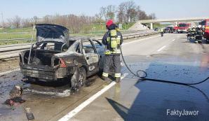 Wypadek na A4 . Płonące auto.