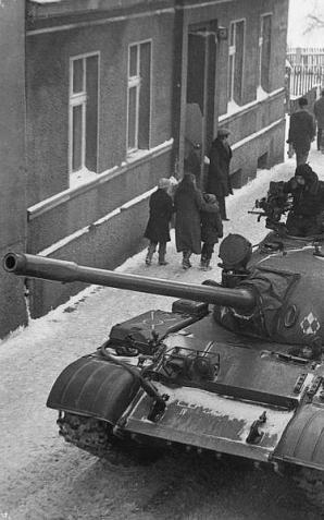 13 grudnia 1981 roku nikt nie zginął w Polsce! Wojska radzieckie nie zaatakowały Polaków. Czy Solidarność nie zrozumiała wówczas realiów geopolitycznych?