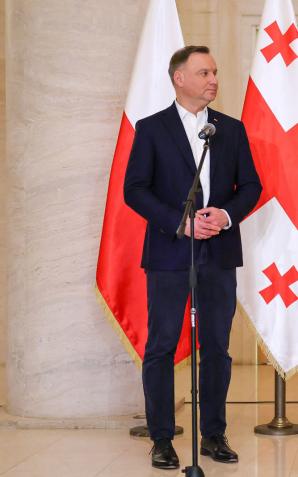 Z Prezydent Gruzji o sytuacji wokół Ukrainy. Prezydent zatrzymał się w Tbilisi w drodze do Pekinu