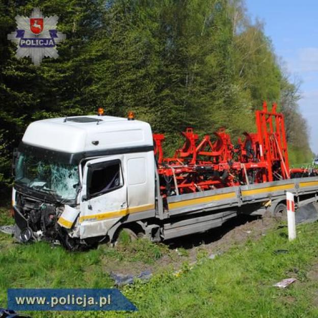 Zginął uderzając w dwie ciężarówki! 