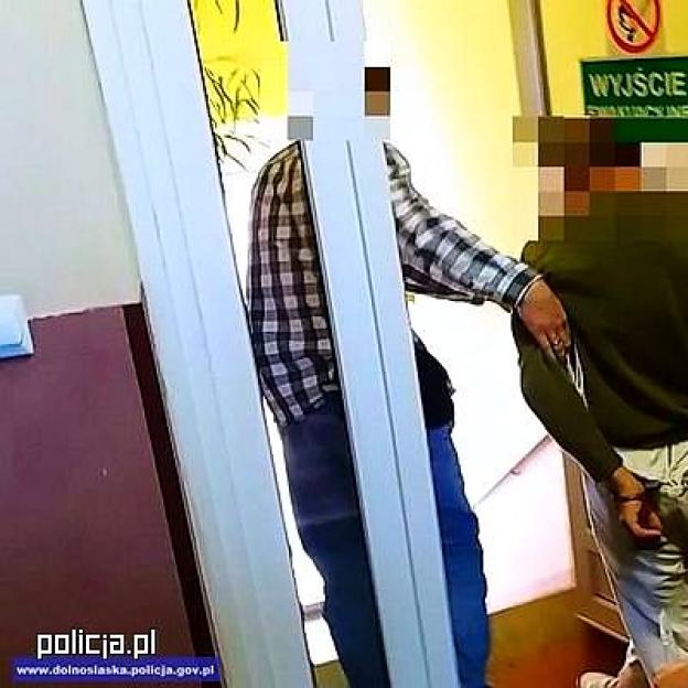 Zadał śmiertelny cios nożem. Został zatrzymany przez policjantów i trafił do aresztu