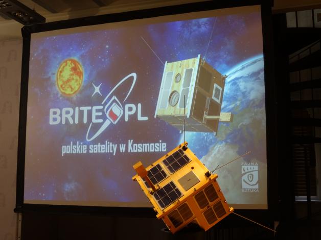 W kosmos trafiły zdjęcia 5000 Polaków 