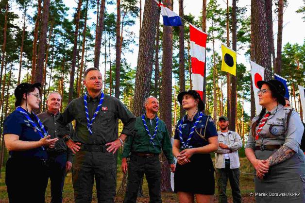Prezydent na zlocie harcerskim Wędrowniczej Watry „Rozwiń Żagle” w Czernicy w woj. pomorskim.